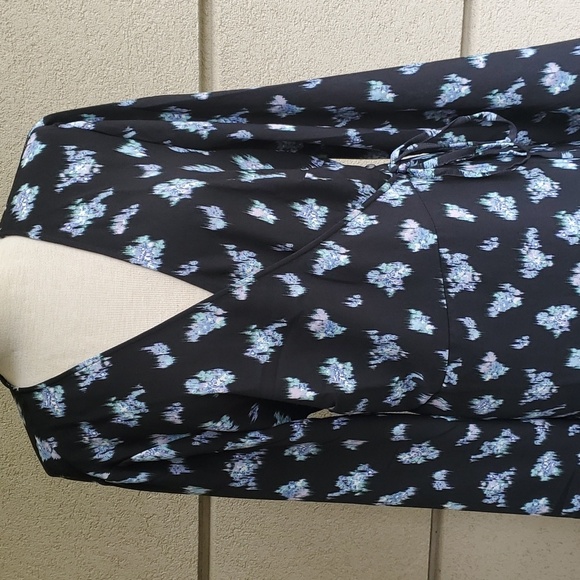 H&M- PLUS SIZE WRAP DRESS - Picture 2 of 4